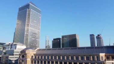 İngiltere 'nin orta Londra şehrindeki Canary Wharf binalarının yüksek açılı görüntüsü. Görüntü, İHA 'nın Düşük İrtifa Kamerası ile 08 Haziran 2023' te Temiz Hava Günü 'nde çekildi..
