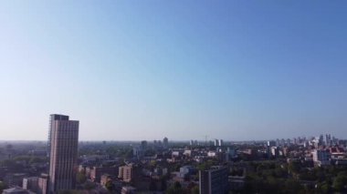 İngiltere 'nin orta Londra şehrindeki Canary Wharf binalarının yüksek açılı görüntüsü. Görüntü, İHA 'nın Düşük İrtifa Kamerası ile 08 Haziran 2023' te Temiz Hava Günü 'nde çekildi..