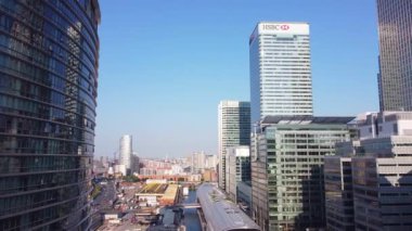 İngiltere 'nin orta Londra şehrindeki Canary Wharf binalarının yüksek açılı görüntüsü. Görüntü, İHA 'nın Düşük İrtifa Kamerası ile 08 Haziran 2023' te Temiz Hava Günü 'nde çekildi..