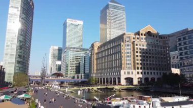 İngiltere 'nin orta Londra şehrindeki Canary Wharf binalarının yüksek açılı görüntüsü. Görüntü, İHA 'nın Düşük İrtifa Kamerası ile 08 Haziran 2023' te Temiz Hava Günü 'nde çekildi..