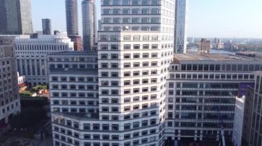 İngiltere 'nin orta Londra şehrindeki Canary Wharf binalarının yüksek açılı görüntüsü. Görüntü, İHA 'nın Düşük İrtifa Kamerası ile 08 Haziran 2023' te Temiz Hava Günü 'nde çekildi..