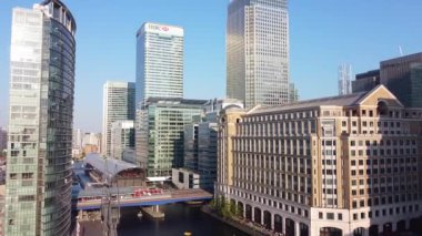 İngiltere 'nin orta Londra şehrindeki Canary Wharf binalarının yüksek açılı görüntüsü. Görüntü, İHA 'nın Düşük İrtifa Kamerası ile 08 Haziran 2023' te Temiz Hava Günü 'nde çekildi..