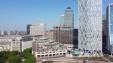 İngiltere 'nin orta Londra şehrindeki Canary Wharf binalarının yüksek açılı görüntüsü. Görüntü, İHA 'nın Düşük İrtifa Kamerası ile 08 Haziran 2023' te Temiz Hava Günü 'nde çekildi..