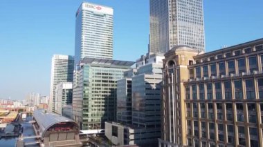 İngiltere 'nin orta Londra şehrindeki Canary Wharf binalarının yüksek açılı görüntüsü. Görüntü, İHA 'nın Düşük İrtifa Kamerası ile 08 Haziran 2023' te Temiz Hava Günü 'nde çekildi..