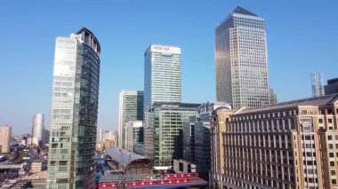 İngiltere 'nin orta Londra şehrindeki Canary Wharf binalarının yüksek açılı görüntüsü. Görüntü, İHA 'nın Düşük İrtifa Kamerası ile 08 Haziran 2023' te Temiz Hava Günü 'nde çekildi..