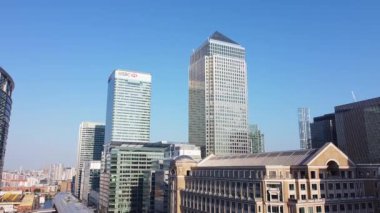 İngiltere 'nin orta Londra şehrindeki Canary Wharf binalarının yüksek açılı görüntüsü. Görüntü, İHA 'nın Düşük İrtifa Kamerası ile 08 Haziran 2023' te Temiz Hava Günü 'nde çekildi..
