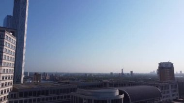 İngiltere 'nin orta Londra şehrindeki Canary Wharf binalarının yüksek açılı görüntüsü. Görüntü, İHA 'nın Düşük İrtifa Kamerası ile 08 Haziran 2023' te Temiz Hava Günü 'nde çekildi..