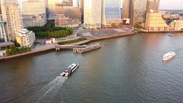 Boot Auf Der Themse Zentrum Londons Bei Sonnenuntergang Aufgenommen Juni — Stockvideo