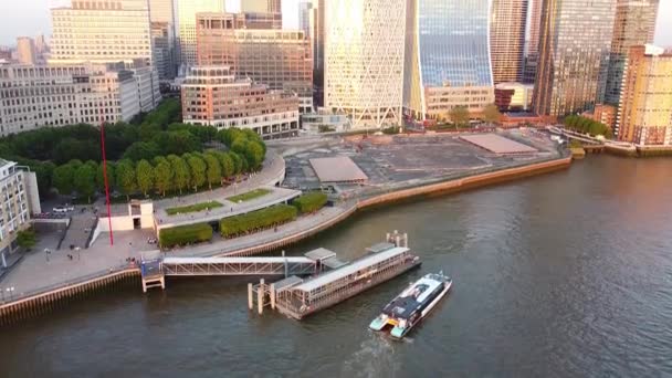 Barco Río Támesis Del Centro Londres Durante Puesta Del Sol — Vídeos de Stock