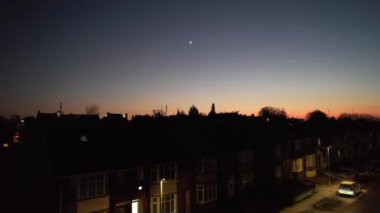 Günbatımından hemen sonra Luton Town of England 'ın yüksek açılı görüntüleri. Görüntü 15 Nisan 2023 'te çekildi.