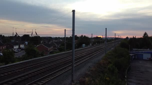 Letecké Záběry Pohled Vysokoúhlého Úhlu Vlak Kolejích Nádraží Central Luton — Stock video