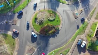 İngiltere 'nin Yolları ve Trafik Luton Kasabası. Bulutlu Gün 'de İngiltere' de yakalandı. Görüntü 18 Ocak 2023 'te çekildi.