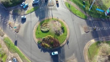 İngiltere 'nin Yolları ve Trafik Luton Kasabası. Bulutlu Gün 'de İngiltere' de yakalandı. Görüntü 18 Ocak 2023 'te çekildi.