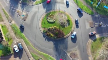 İngiltere 'nin Yolları ve Trafik Luton Kasabası. Bulutlu Gün 'de İngiltere' de yakalandı. Görüntü 18 Ocak 2023 'te çekildi.