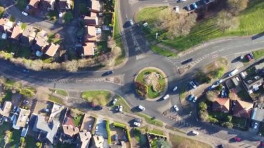 İngiltere 'nin Yolları ve Trafik Luton Kasabası. Bulutlu Gün 'de İngiltere' de yakalandı. Görüntü 18 Ocak 2023 'te çekildi.