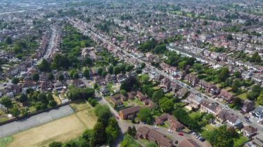İngiltere 'nin Luton kasabasındaki yerleşim bölgesi ve emlak konutlarının hava görüntüsü. Görüntü İHA 'nın Kamerasıyla 11 Haziran 2023' te kaydedildi.
