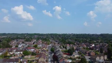 İngiltere 'nin Luton kasabasındaki yerleşim bölgesi ve emlak konutlarının hava görüntüsü. Görüntü İHA 'nın Kamerasıyla 11 Haziran 2023' te kaydedildi.