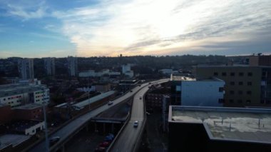 Günbatımında Merkez Luton Şehir ve Binalarının Yüksek Açılı Manzarası, İngiltere 'nin Modern ve Tarihsel Görüş Alanı Güzel Görüntüsü, 23 Ocak 2023' te yakalandı.