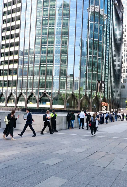 London England June 2023 People Canary Wharf Central London — стокове фото