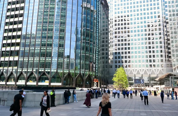 ロンドン イギリス 2023年6月8日 ロンドン中心部のカナリーワーフの人々 — ストック写真