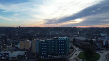 Günbatımında Merkez Luton Şehir ve Binalarının Yüksek Açılı Manzarası, İngiltere 'nin Modern ve Tarihsel Görüş Alanı Güzel Görüntüsü, 23 Ocak 2023' te yakalandı.