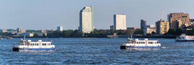 Londra, İngiltere, Birleşik Krallık - 8 Haziran 2023: Thames Nehri ve Londra Şehri 'nin panoramik manzarası