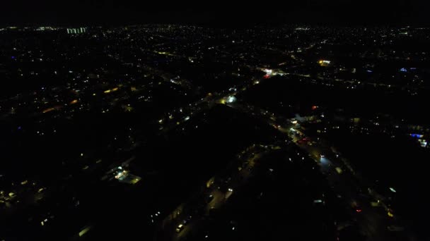 美丽的空中风景照亮了英国城市和道路的夜晚 杜龙的高角度镜头照亮了英国小镇 拍摄于2022年12月24日 — 图库视频影像