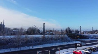 Kar yağışından sonra İngiltere 'nin Luton şehrinin yüksek açılı görüntüsü Kuzey Luton' un manzarasını ve Cityscape 'ini kapsıyordu.. 