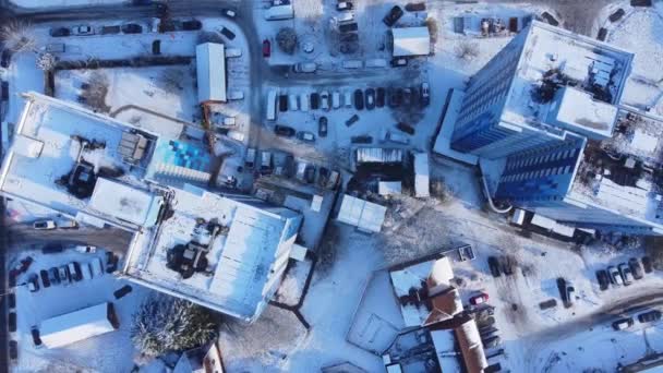 雪の高角度ビューは ノース ルトンの風景や都市景観をカバー 雪の秋後の英国ルトン市の空中映像 — ストック動画