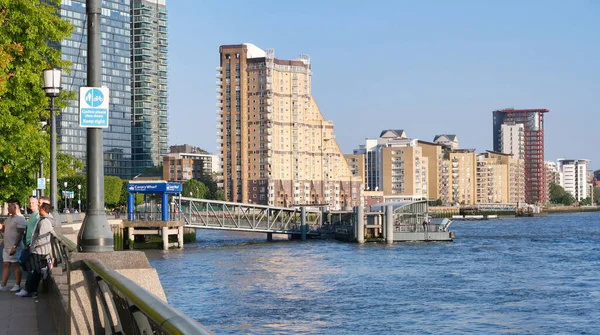 London England June 2023 River Thames Canary Wharf — стокове фото