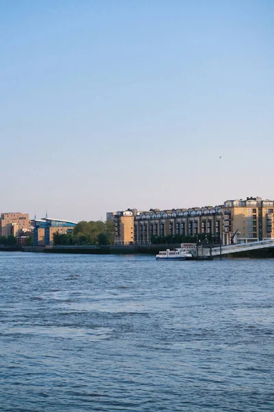英国伦敦 2023年6月8日 位于金丝雀码头的泰晤士河 — 图库照片