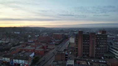 Günbatımında Merkez Luton Şehir ve Binalarının Yüksek Açılı Manzarası, İngiltere 'nin Modern ve Tarihsel Görüş Alanı Güzel Görüntüsü, 23 Ocak 2023' te yakalandı.