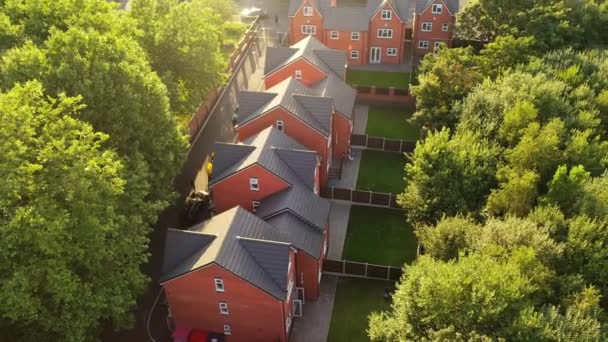 英格兰克洛伊顿市城市和房屋的高角景观 — 图库视频影像