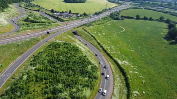 High Angle Footage Der Britischen Autobahnen Und Verkehr Der Junction — Stockvideo