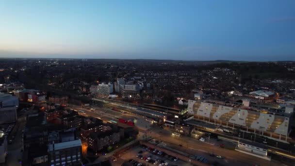 2023年1月15日 英格兰中部卢顿市 在日落时用无人机摄像拍摄了市中心的城市建筑 — 图库视频影像