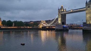 Londra 'nın merkezinde akşam saatlerinde aydınlandı. 18 Haziran 2023' te akşam saatlerinde yakalandı.,