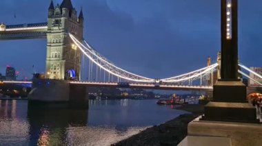 Londra 'nın merkezinde akşam saatlerinde aydınlandı. 18 Haziran 2023' te akşam saatlerinde yakalandı.,