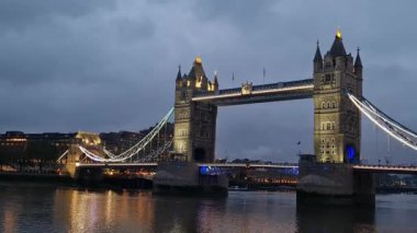 Londra 'nın merkezinde akşam saatlerinde aydınlandı. 18 Haziran 2023' te akşam saatlerinde yakalandı.,