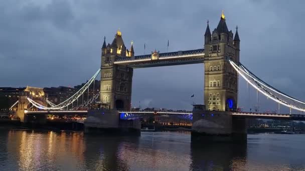 Zeitraffer Tiefansicht Von Touristen Aus Aller Welt Der Tower Bridge — Stockvideo