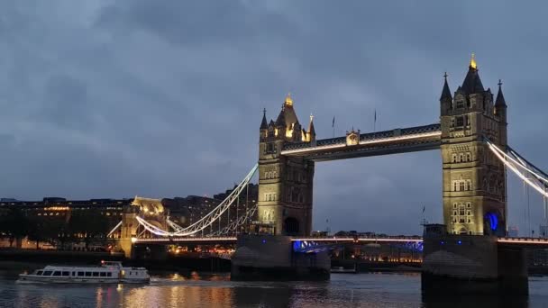 Time Lapse Vista Ángulo Bajo Turistas Todo Mundo Tower Bridge — Vídeos de Stock