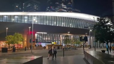 İngiltere 'nin Merkez Londra Başkenti Büyük Britanya' daki Tren ve Metro Tren İstasyonu görüntüleri. 18 Haziran 2023 'te yakalandı.
