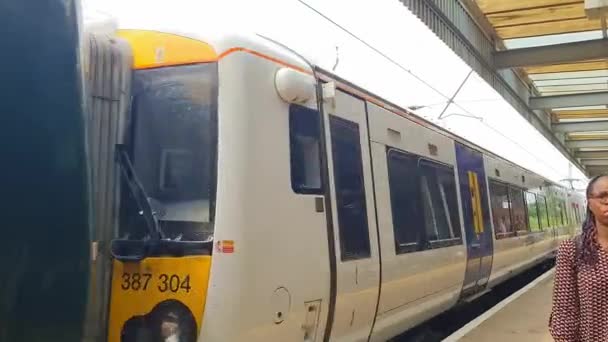 Filmagem Estação Ferroviária Trem Metrô Centro Londres Capital Inglaterra Grã — Vídeo de Stock