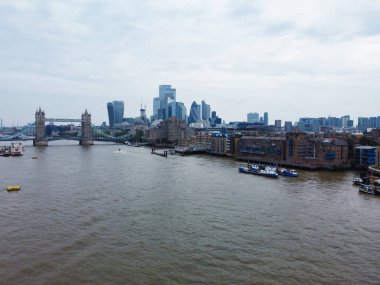 Londra Köprüsü 'ndeki Thames Nehri' nin Yüksek Açı Manzarası İngiltere 'nin Merkez Londra Başkenti Büyük Britanya, 6 Haziran 2023' te yakalanan En Çekici Turist Çekim Merkezi 