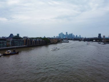 Londra Köprüsü 'ndeki Thames Nehri' nin Yüksek Açı Manzarası İngiltere 'nin Merkez Londra Başkenti Büyük Britanya, 6 Haziran 2023' te yakalanan En Çekici Turist Çekim Merkezi 