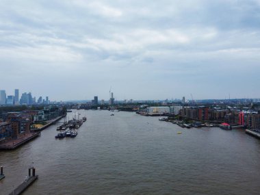 Londra Köprüsü 'ndeki Thames Nehri' nin Yüksek Açı Manzarası İngiltere 'nin Merkez Londra Başkenti Büyük Britanya, 6 Haziran 2023' te yakalanan En Çekici Turist Çekim Merkezi 