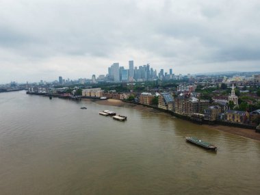 Londra Köprüsü 'ndeki Thames Nehri' nin Yüksek Açı Manzarası İngiltere 'nin Merkez Londra Başkenti Büyük Britanya, 6 Haziran 2023' te yakalanan En Çekici Turist Çekim Merkezi 