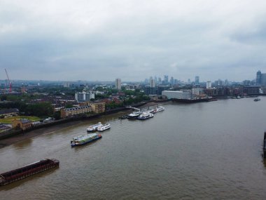 Londra Köprüsü 'ndeki Thames Nehri' nin Yüksek Açı Manzarası İngiltere 'nin Merkez Londra Başkenti Büyük Britanya, 6 Haziran 2023' te yakalanan En Çekici Turist Çekim Merkezi 