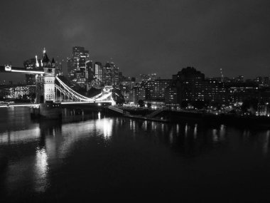 Londra Köprüsü 'ndeki Thames Nehri' nin Yüksek Açı Manzarası İngiltere 'nin Merkez Londra Başkenti Büyük Britanya, 6 Haziran 2023' te yakalanan En Çekici Turist Çekim Merkezi 