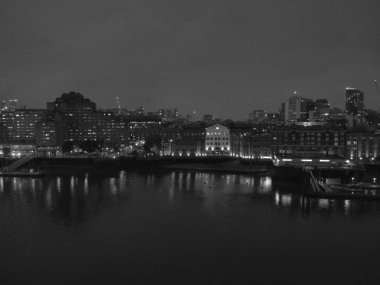 Londra Köprüsü 'ndeki Thames Nehri' nin Yüksek Açı Manzarası İngiltere 'nin Merkez Londra Başkenti Büyük Britanya, 6 Haziran 2023' te yakalanan En Çekici Turist Çekim Merkezi 