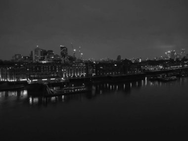 Londra Köprüsü 'ndeki Thames Nehri' nin Yüksek Açı Manzarası İngiltere 'nin Merkez Londra Başkenti Büyük Britanya, 6 Haziran 2023' te yakalanan En Çekici Turist Çekim Merkezi 